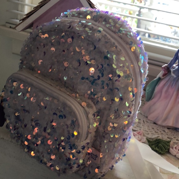 Backpack - Picture 11 of 12